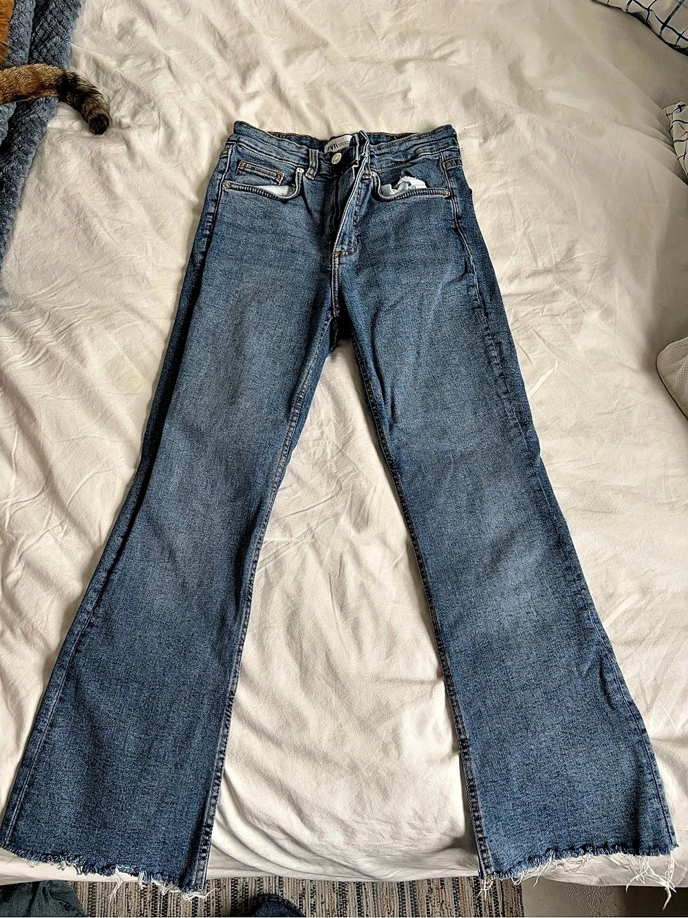 Zara Wide Leg Flare Jeans Waist US 4 in Blue